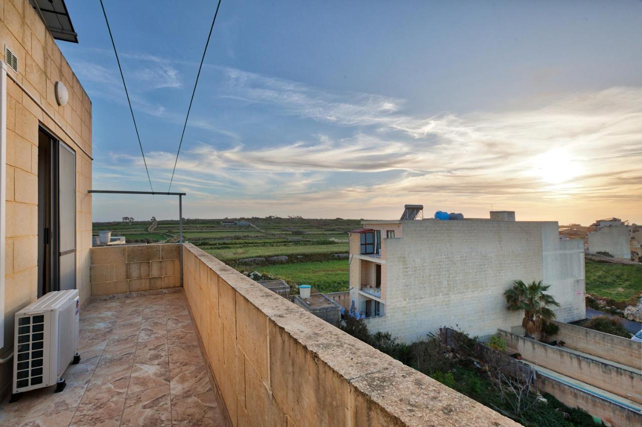 Summer Fields Penthouse With Amazing Views Apartamento Sannat Exterior foto